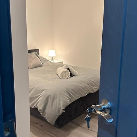 Modern 2 Bed Near Turf Moor Football Stadium, Parks, Canal And Lake Бърнли Екстериор снимка