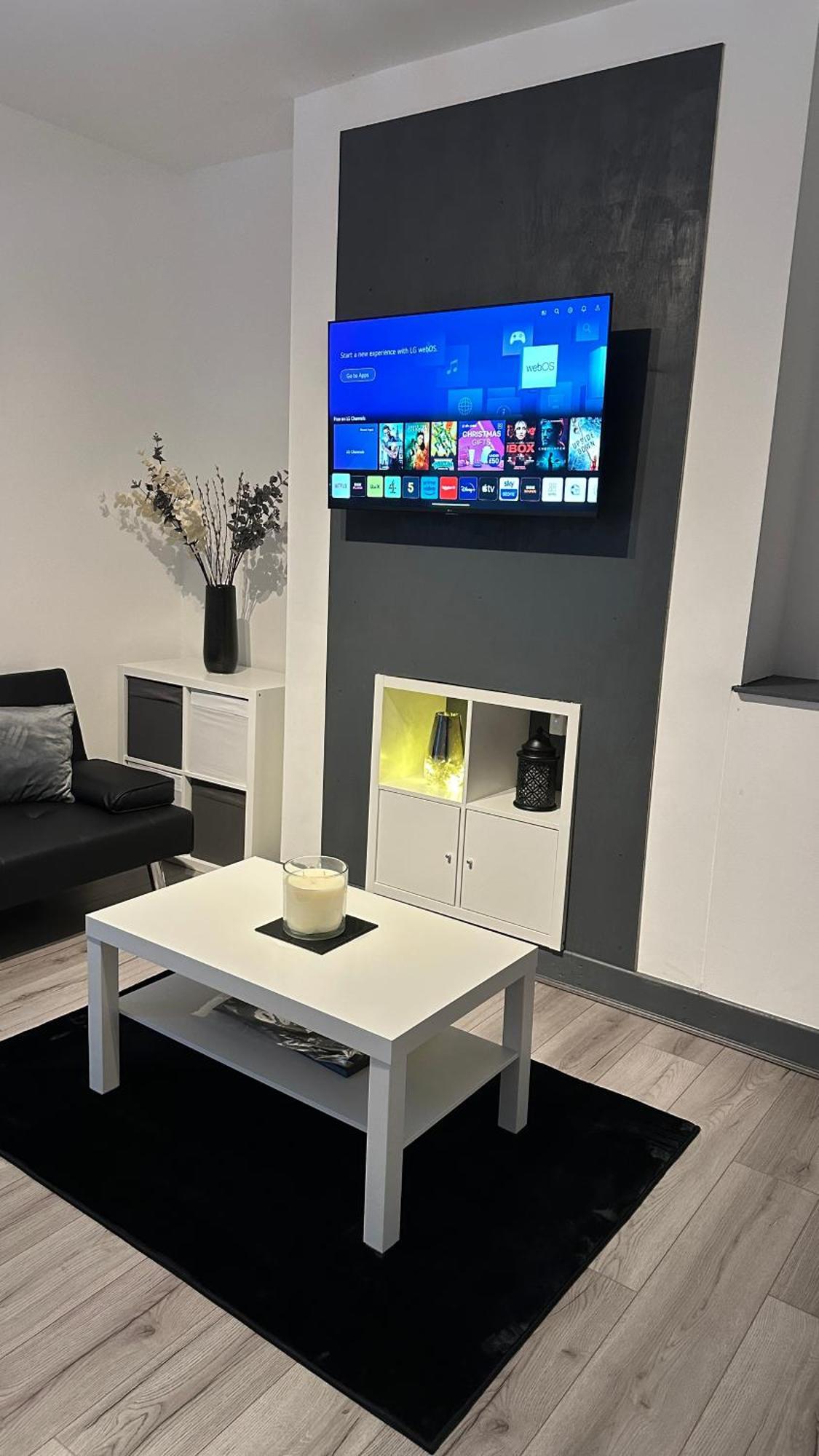 Modern 2 Bed Near Turf Moor Football Stadium, Parks, Canal And Lake Бърнли Екстериор снимка