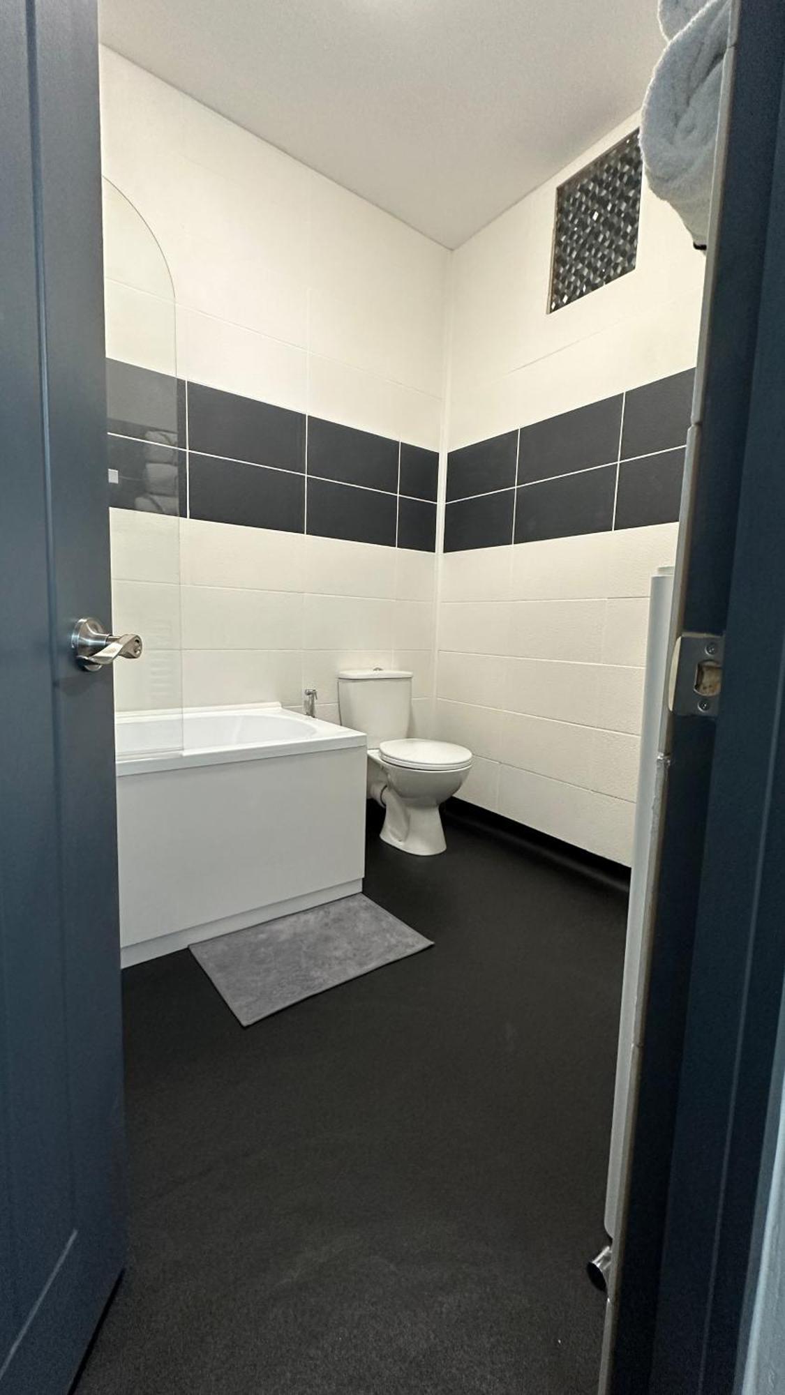 Modern 2 Bed Near Turf Moor Football Stadium, Parks, Canal And Lake Бърнли Екстериор снимка