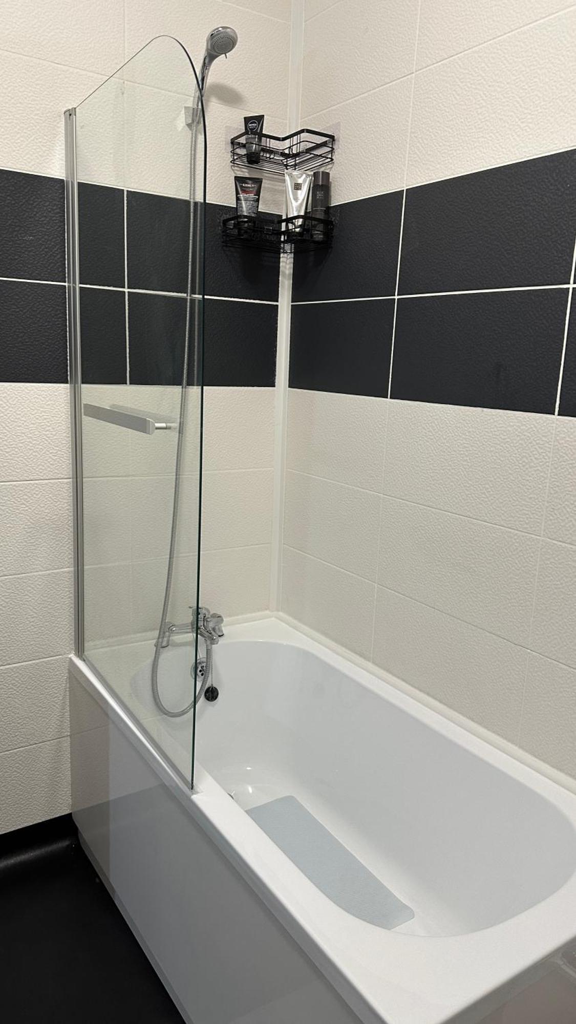 Modern 2 Bed Near Turf Moor Football Stadium, Parks, Canal And Lake Бърнли Екстериор снимка