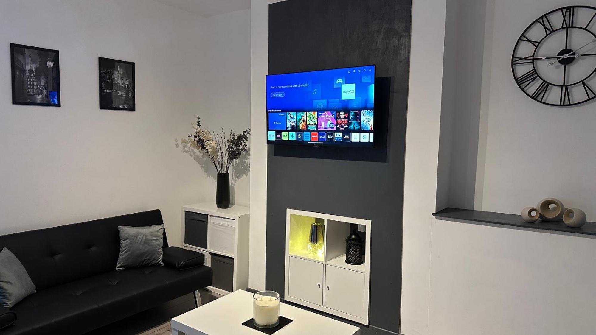 Modern 2 Bed Near Turf Moor Football Stadium, Parks, Canal And Lake Бърнли Екстериор снимка